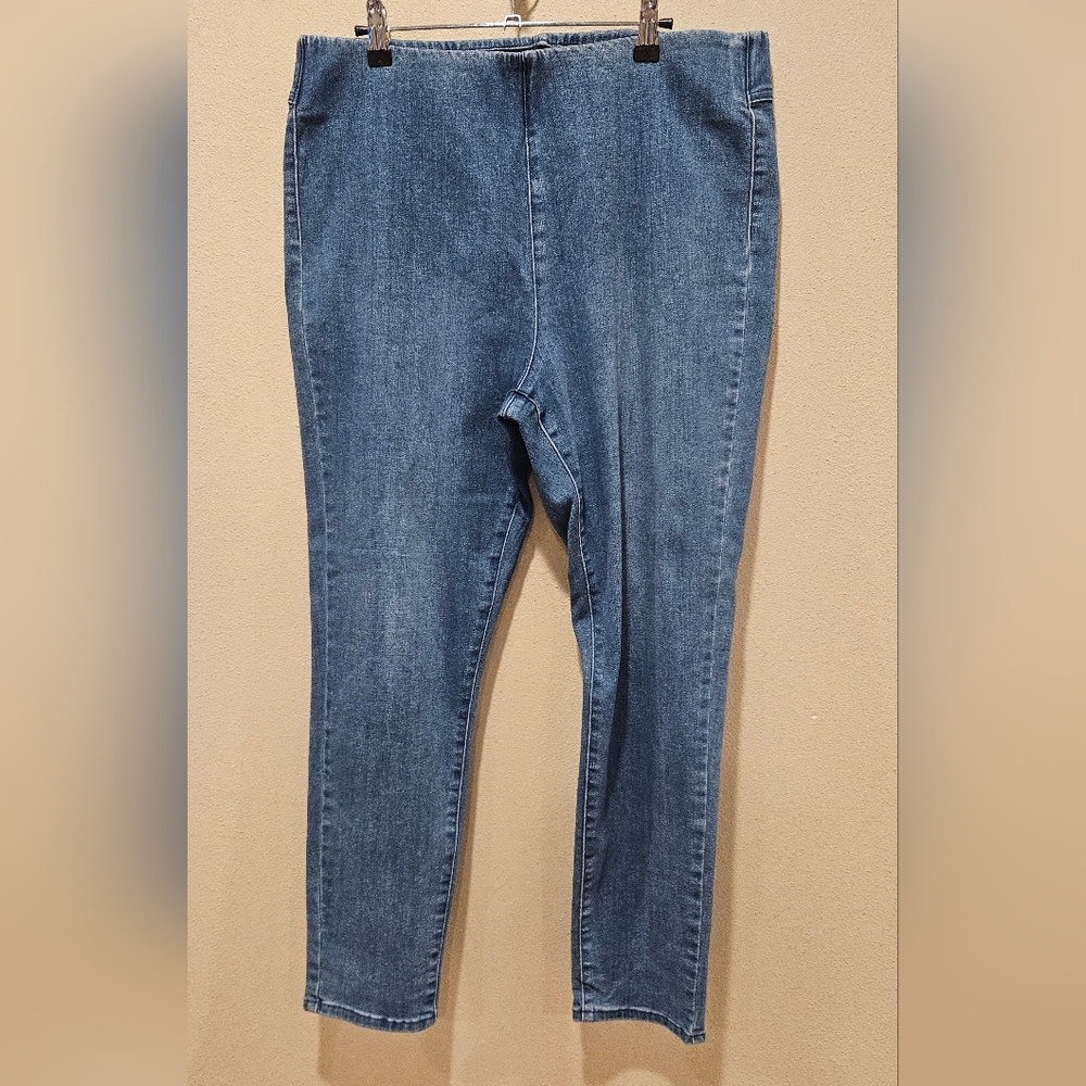 Soft Surroundings Ligh / Medium Blue Stretch Pull On Jeans, Size Large